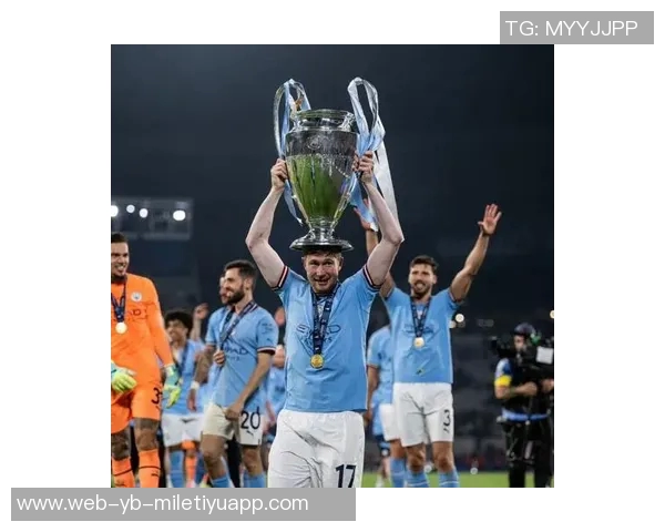 帕尔默荣获PFA年度最佳球员奖杯照片曝光引发热议